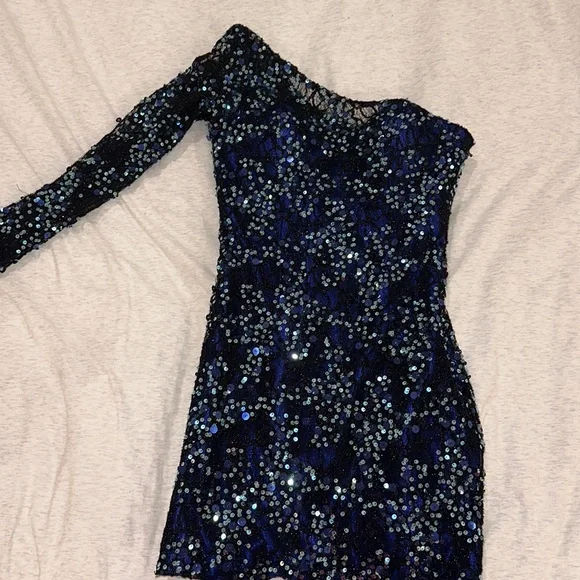 Black and blue one shoulder dress, size 4/6 - Picture 2 of 4